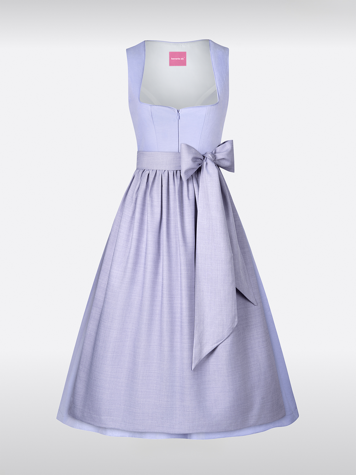 Mit Stil im Büro: So rockst du den Dirndl-Look am Arbeitsplatz